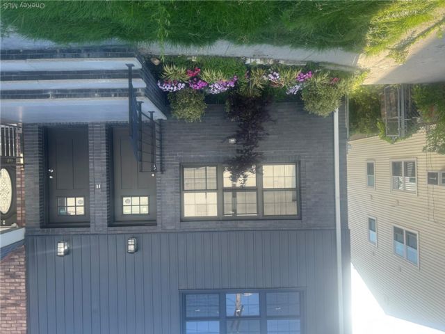  3 BR,  2.00 BTH &nbsp;Hi ranch style home in Springfield Gardens