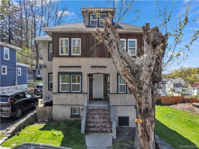 7 BR,  3.00 BTH &nbsp;Colonial style home in Peekskill
