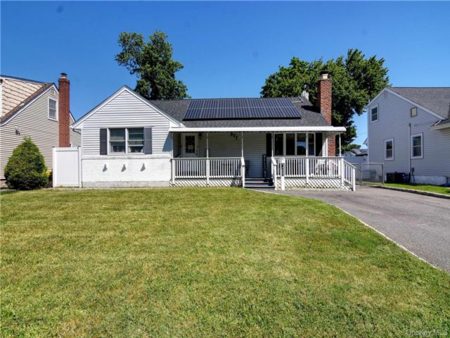 [Wantagh Real Estate, listing number 7311393]