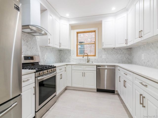  4 BR,  2.00 BTH &nbsp;Colonial style home in Kew Gardens