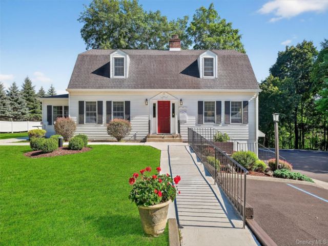  3 BR,  4.00 BTH &nbsp;Colonial style home in Fishkill
