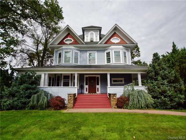  6 BR,  6.00 BTH &nbsp;Victorian style home in Freeport