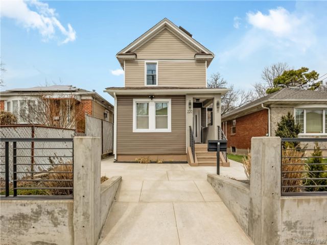  3 BR,  1.00 BTH &nbsp;Traditional style home in Laurelton