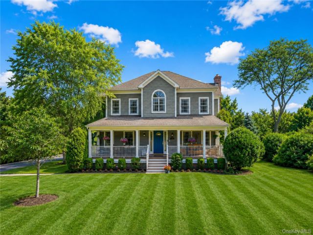  5 BR,  5.00 BTH &nbsp;Colonial style home in Larchmont