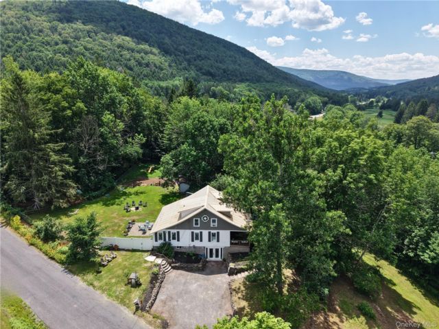  4 BR,  4.00 BTH &nbsp;Cape cod style home in Margaretville