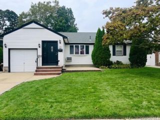  3 BR,  1.00 BTH &nbsp;Ranch style home in East Meadow