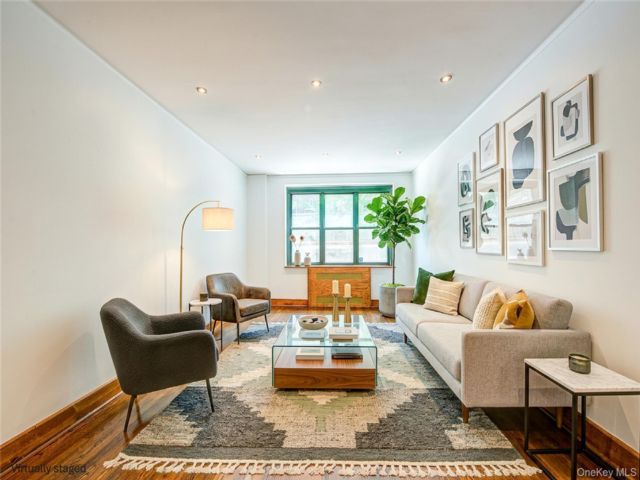  1 BR,  1.00 BTH &nbsp;Garden style home in Jackson Heights