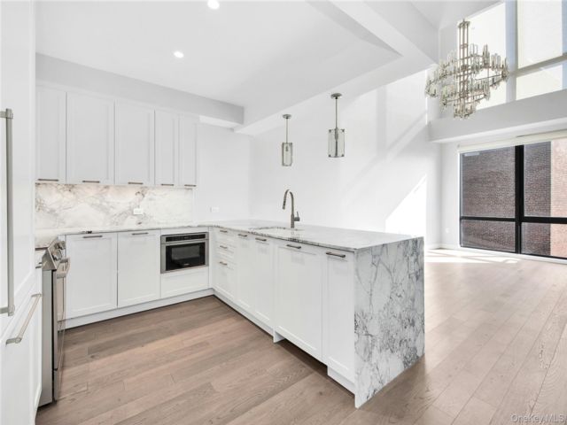  2 BR,  2.00 BTH &nbsp;Other style home in Forest Hills