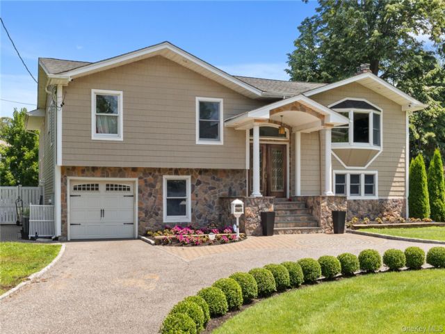  5 BR,  4.00 BTH &nbsp;Hi ranch style home in Brightwaters