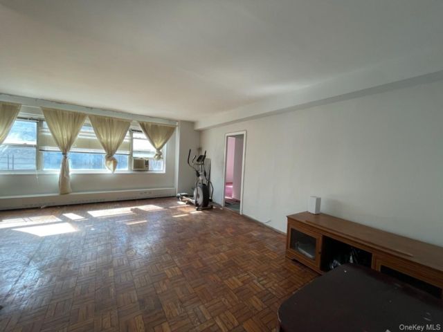  2 BR,  2.00 BTH &nbsp;Garden style home in Fordham