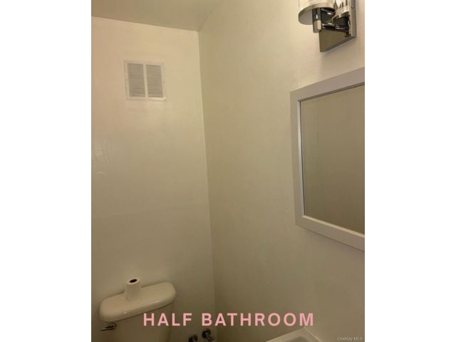  3 BR,  2.00 BTH &nbsp;Traditional style home in Mill Basin