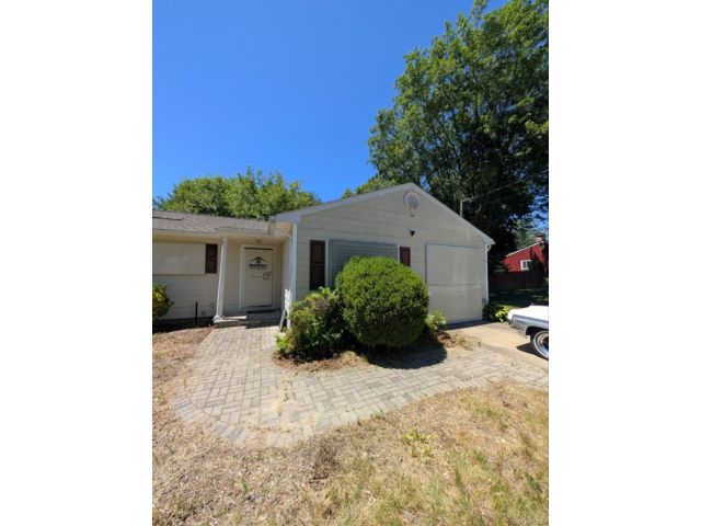  4 BR,  1.00 BTH &nbsp;Ranch style home in Coram