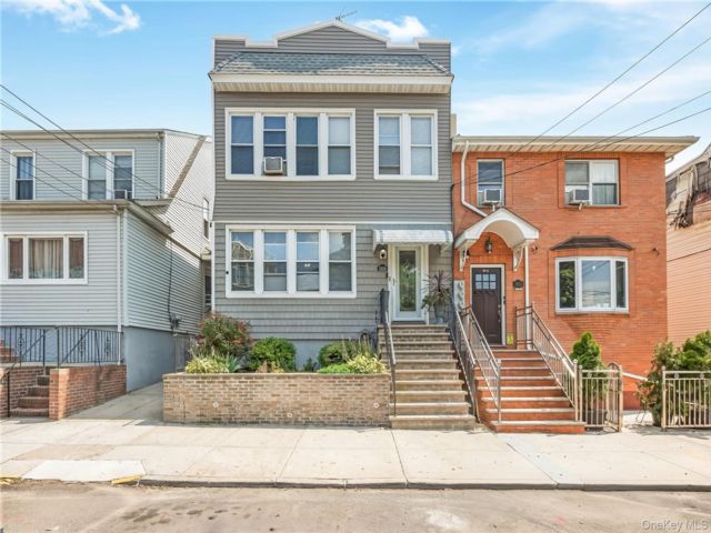  6 BR,  2.00 BTH &nbsp;Colonial style home in Maspeth