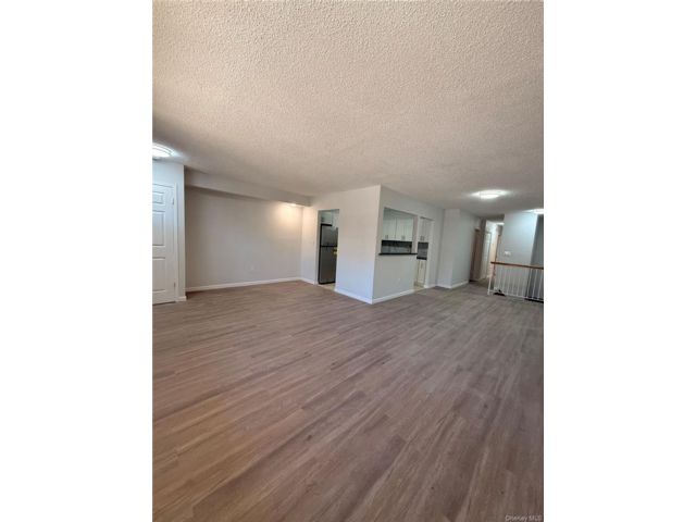  3 BR,  2.00 BTH &nbsp;Full floor apar style home in Bensonhurst
