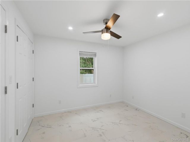  2 BR,  1.00 BTH &nbsp;Colonial style home in Glen Cove