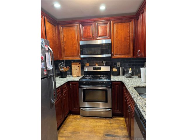 [Wakefield Real Estate, listing number 7311806]