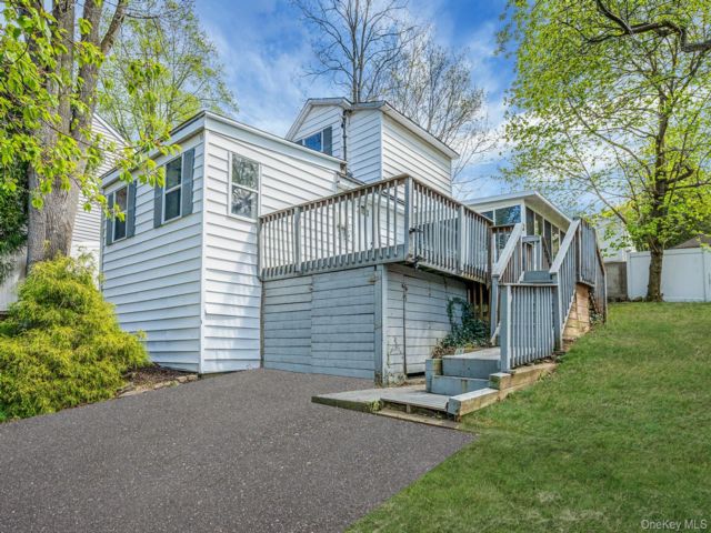 2 BR,  1.00 BTH &nbsp;Cape cod style home in Kings Park