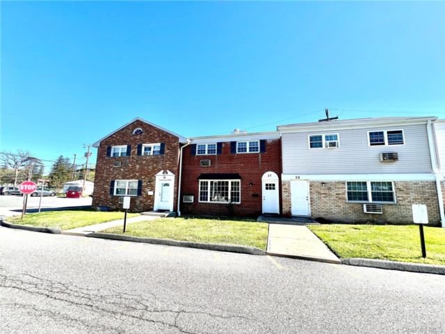  3 BR,  2.00 BTH &nbsp;Condo style home in New Windsor