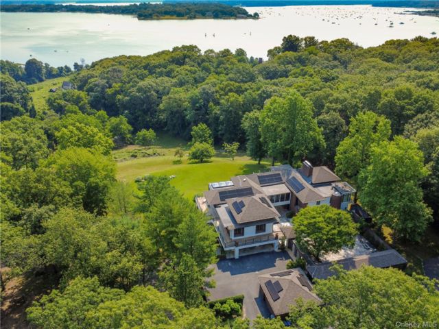  6 BR,  8.00 BTH &nbsp;Post modern style home in Mill Neck