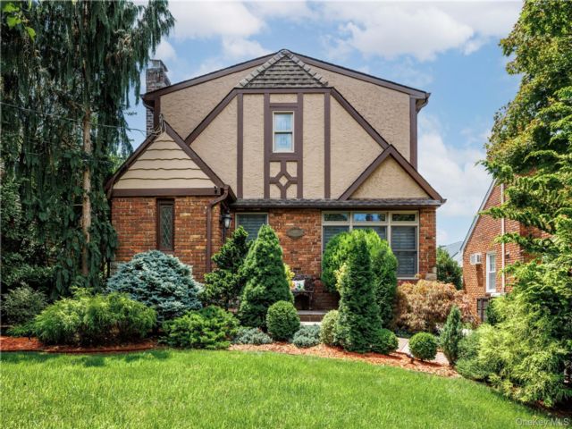  3 BR,  2.00 BTH &nbsp;Tudor style home in Malverne