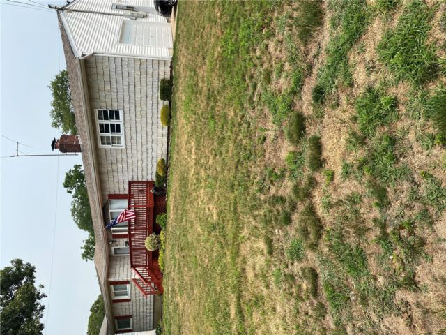  3 BR,  2.00 BTH &nbsp;Ranch style home in North Babylon