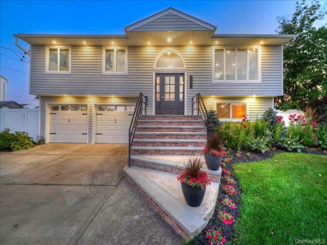  4 BR,  3.00 BTH &nbsp;Hi ranch style home in Oceanside