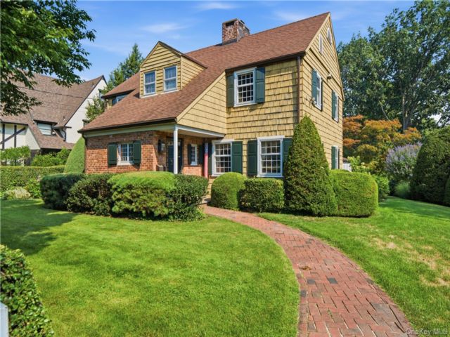  5 BR,  4.00 BTH &nbsp;A-frame style home in Douglaston