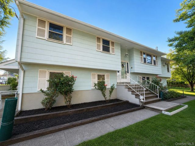  4 BR,  2.00 BTH &nbsp;Exp ranch style home in West Haverstraw