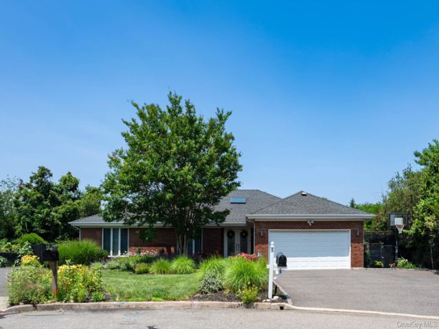  4 BR,  4.00 BTH &nbsp;Ranch style home in Bayville