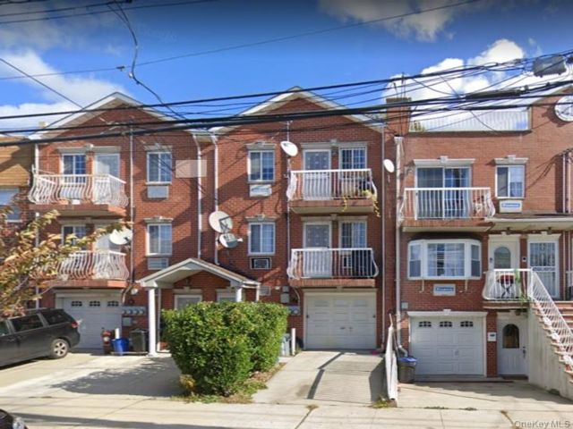  1 BR,  1.00 BTH &nbsp;Includes legal  style home in College Point