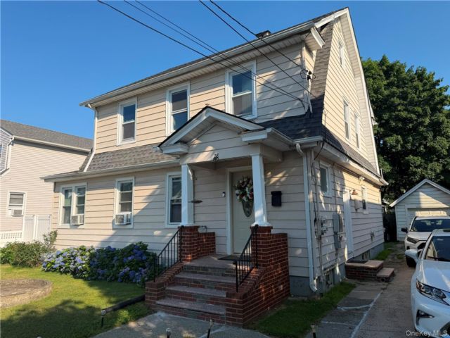  3 BR,  1.00 BTH &nbsp;Includes legal  style home in Hempstead
