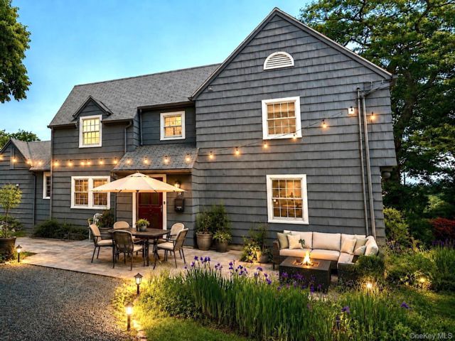  3 BR,  2.00 BTH &nbsp;Colonial style home in Hastings-on-hudson
