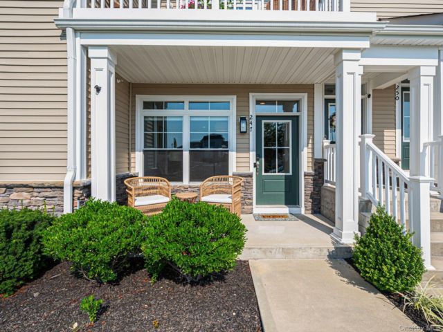  2 BR,  2.00 BTH &nbsp;Other style home in Yaphank