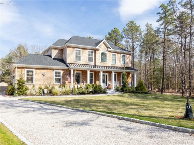  5 BR,  5.00 BTH &nbsp;Traditional style home in Westhampton