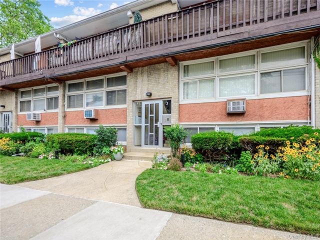  2 BR,  1.00 BTH &nbsp;A-frame style home in Lynbrook