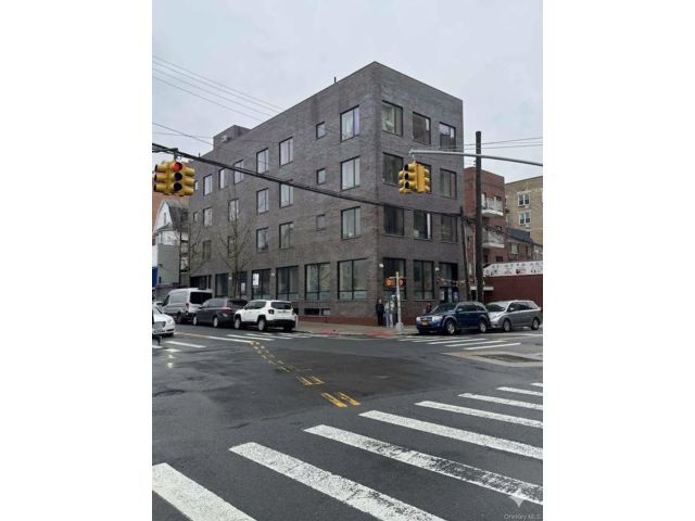  2 BR,  1.00 BTH &nbsp;Other style home in Flushing