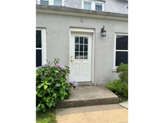  3 BR,  1.00 BTH &nbsp;Exp cape style home in Huntington Station