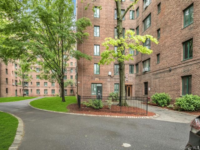 [Parkchester Real Estate, listing number 7312210]