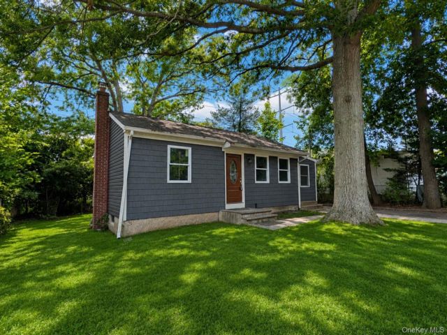  3 BR,  1.00 BTH &nbsp;Ranch style home in Rocky Point