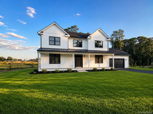  4 BR,  3.00 BTH &nbsp;Colonial style home in Rocky Point
