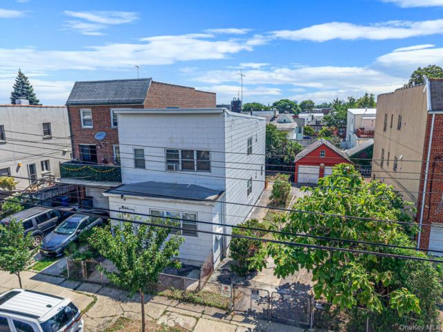  7 BR,  2.00 BTH &nbsp;House style home in Maspeth