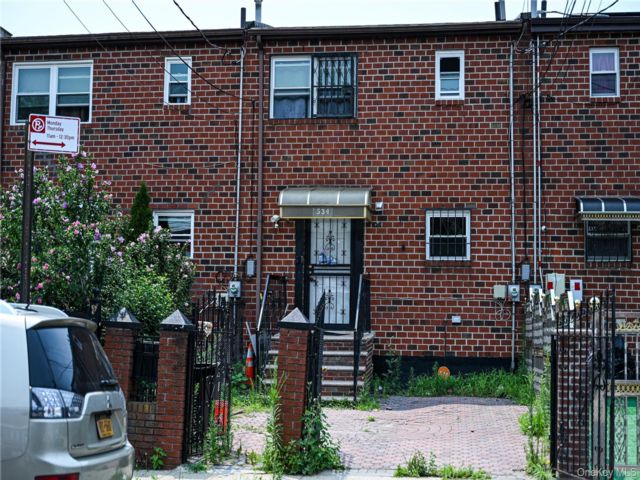  4 BR,  3.00 BTH &nbsp;Other style home in East New York