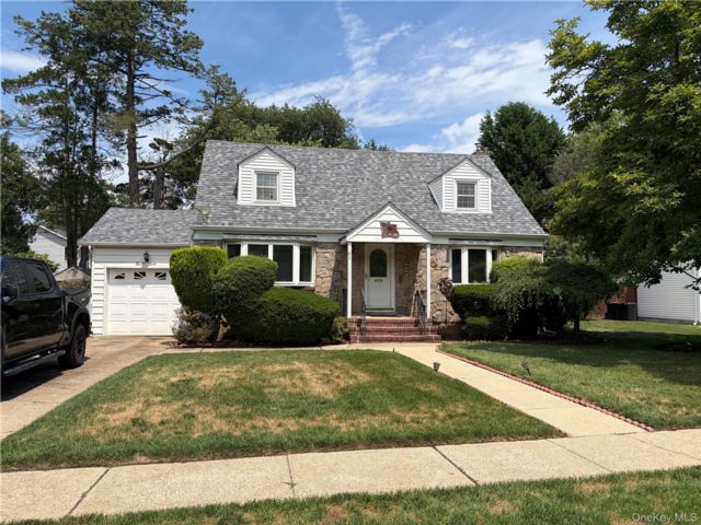  4 BR,  2.00 BTH &nbsp;Cape cod style home in Westbury