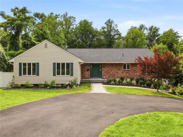  5 BR,  3.00 BTH &nbsp;Ranch style home in Hartsdale