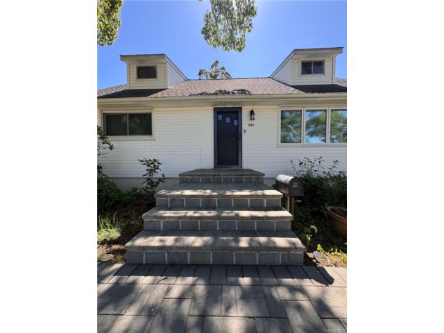 [Lindenhurst Real Estate, listing number 7312471]