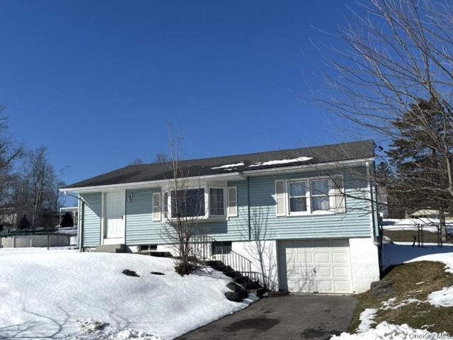 3 BR,  1.00 BTH &nbsp;Ranch style home in Newburgh