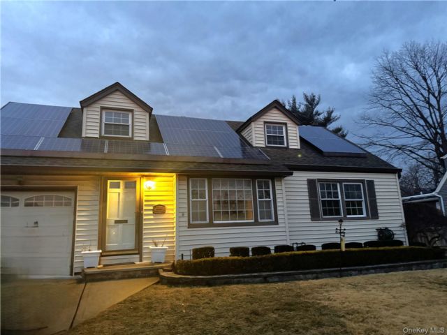  4 BR,  2.00 BTH &nbsp;Cape cod style home in Wantagh