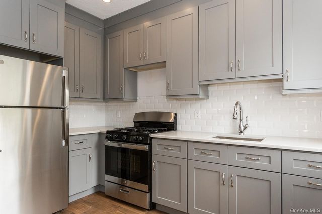  2 BR,  1.00 BTH &nbsp;Includes legal  style home in Garden City