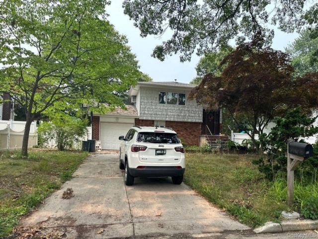  4 BR,  2.00 BTH &nbsp;Hi ranch style home in Saint James