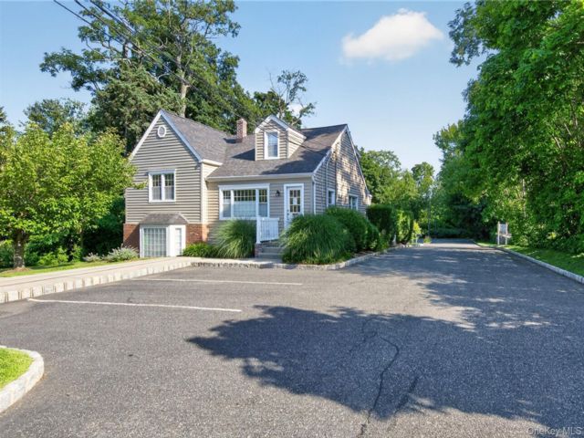 Studio,  0.00 BTH &nbsp;House style home in Huntington